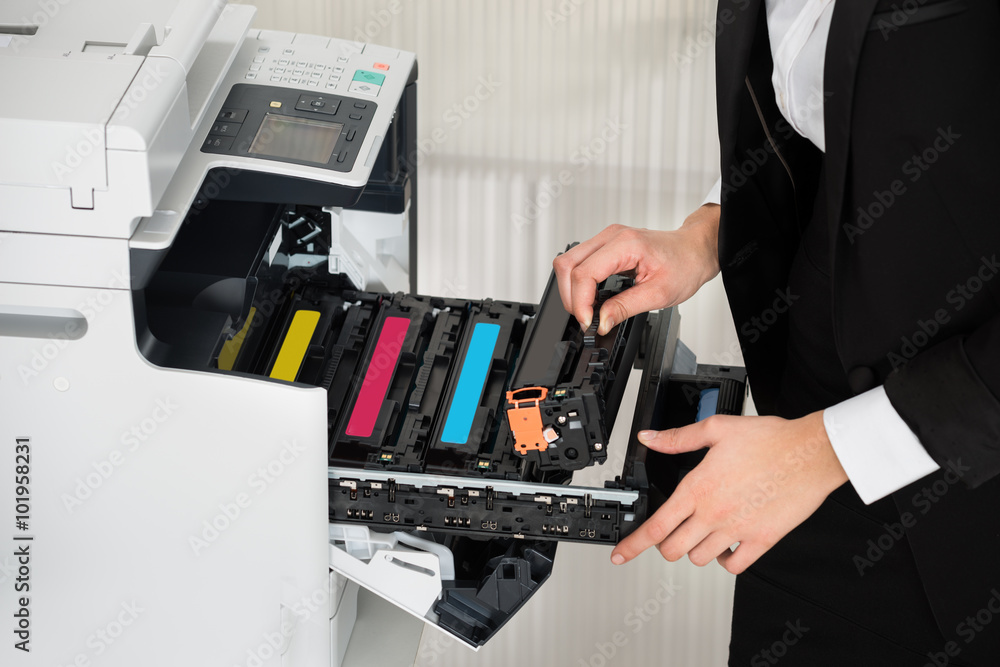 Ταπετσαρία Businessman Fixing Cartridge In Printer Machine At Office