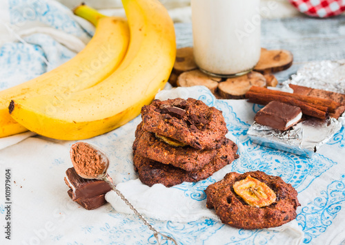 oatmeal cookies with chocolate and banana with almond milk