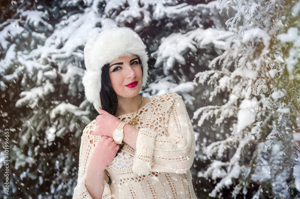 portrait of young woman dressed in warm woolen sweater in winter in city park portrait of young woman dressed in warm woolen sweater in winter in city park