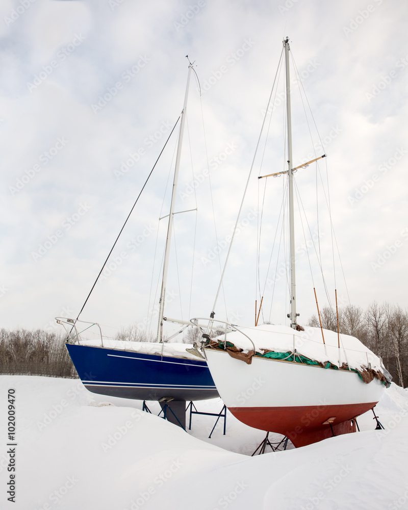 Obraz premium Two Sailboats in Winter