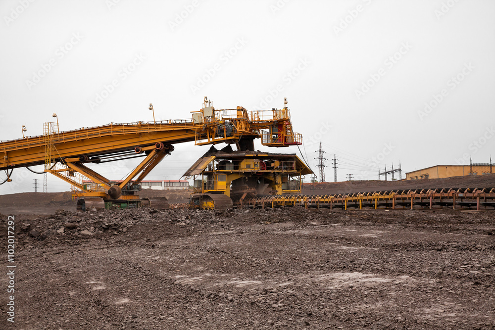 Huge coal loading conveyor belt piles coal Huge coal loading conveyor belt piles coal