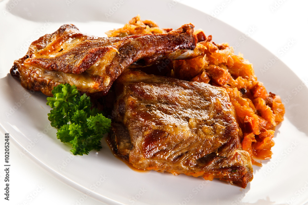 Barbecued ribs with vegetables