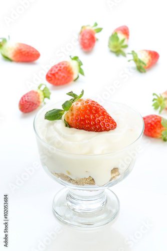 cereal cup yogurt and strawberries