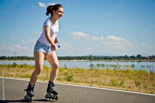 Φωτογραφία Girl rollerblading