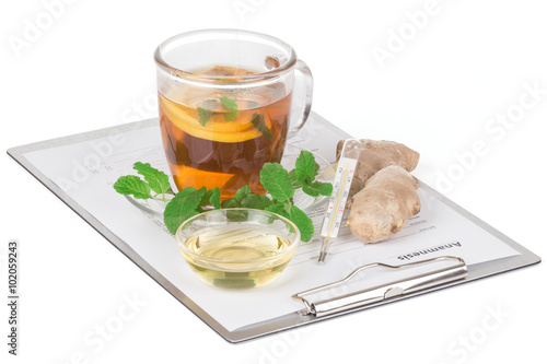 Tasse Tee mit Zitrone und Anamnese