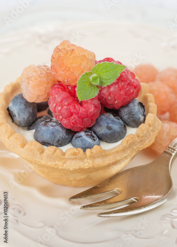 Fruit tartlet with berries