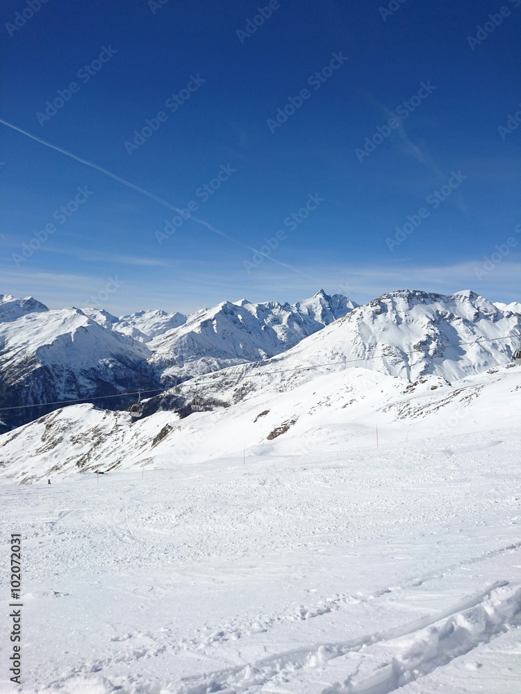Obraz premium Skiing In Heiligenblut Carinthia Austria With View To Grossglockner 3.798m
