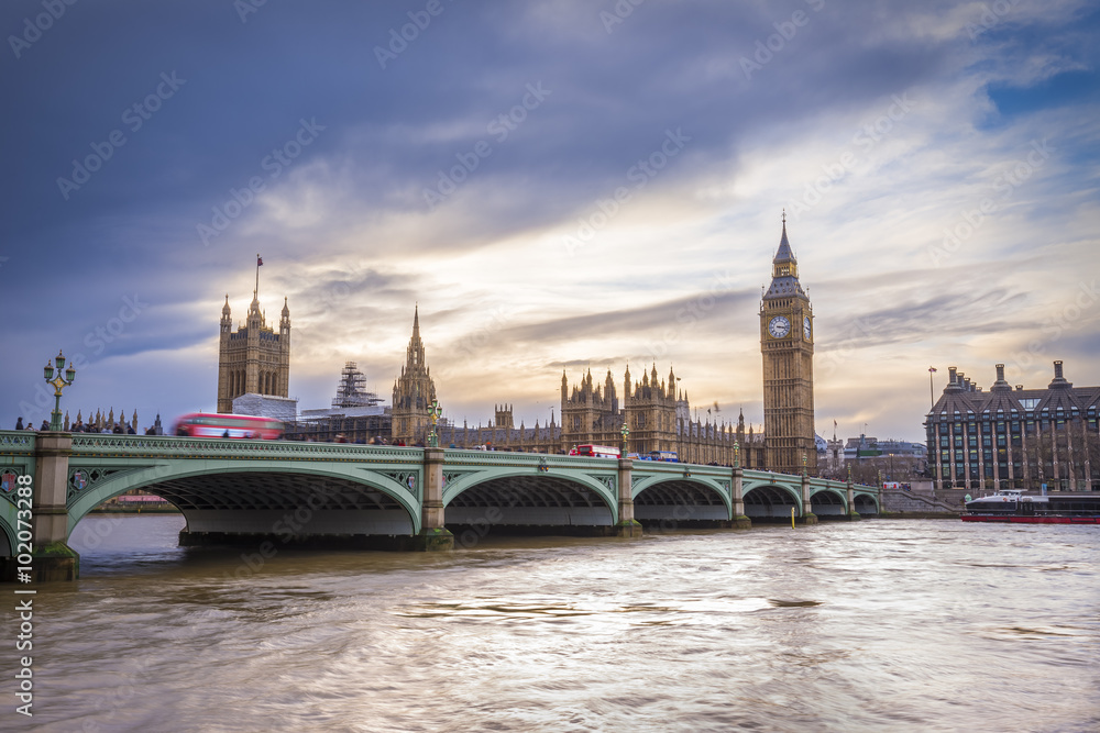Naklejka premium Westminster Bridge, Houses of Parliament and Big Ben with beautiful sky at sunset - London, UK