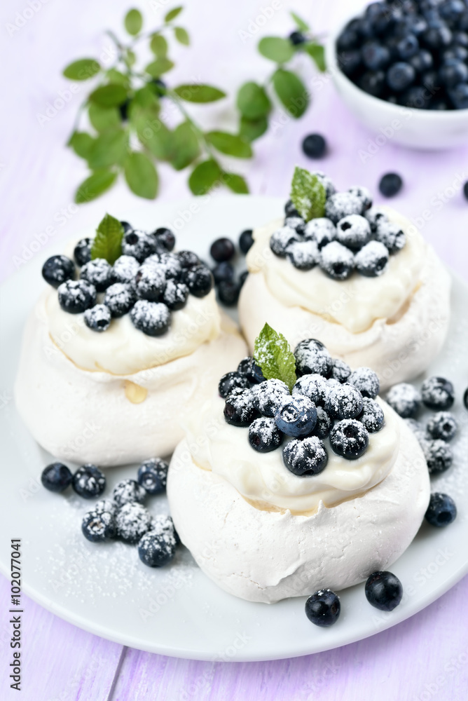 Meringue cakes Pavlova Meringue cakes Pavlova