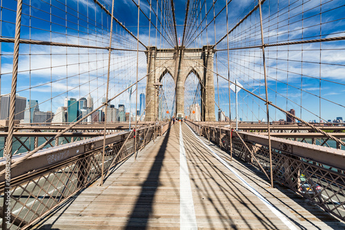 NEW YORK - AUGUST 22: Views of the Brooklyn Bridge on a summer d © oscity