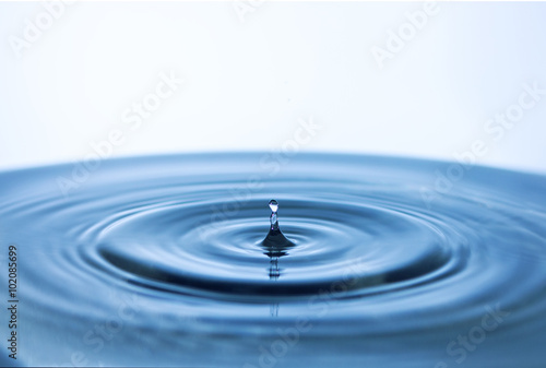 Wallpaper Mural Beautiful splash of Water Drop. Freeze action Torontodigital.ca