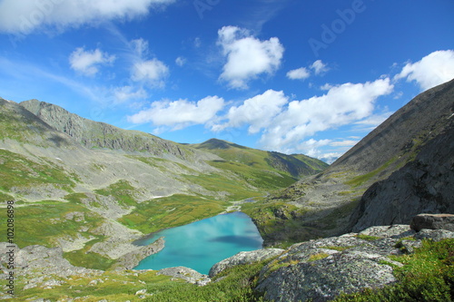 Долина Акчан/ Республика Алтай, долина Акчан с одноименным озером.