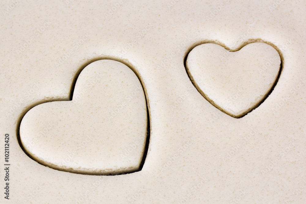 Obraz premium Two hearts on dough layer