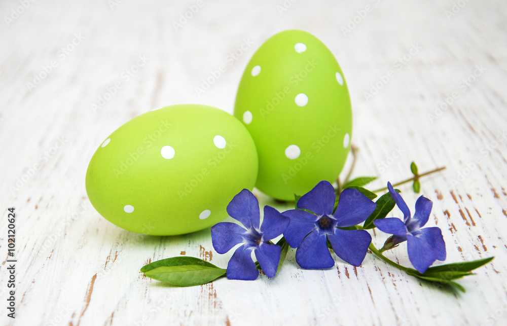 Fototapeta premium periwinkle and easter eggs