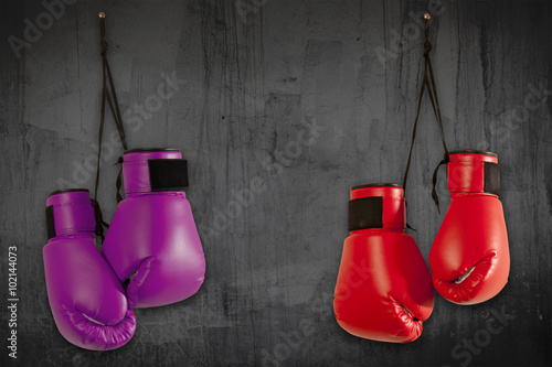Pair of purple boxing gloves © Andrey Burmakin