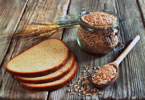 Farro biologico e pane di segale