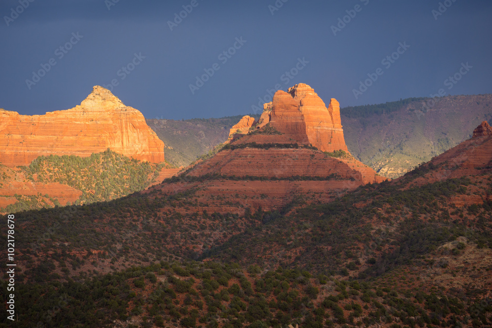 Naklejka premium Evening sun on Sandstone Rock Formations in Sedona Arizona.