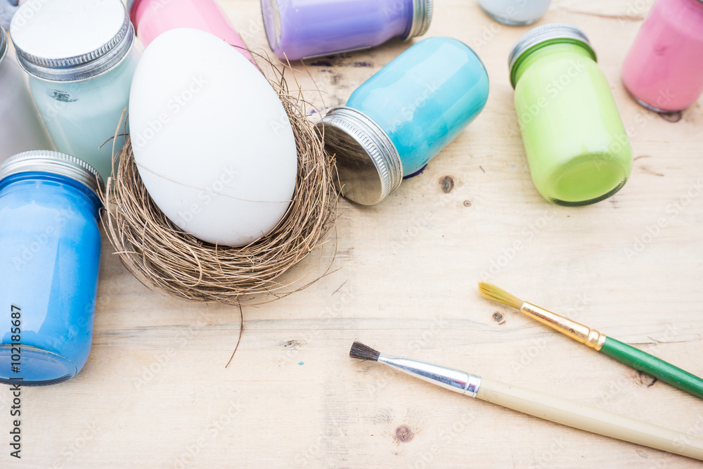 Naklejka premium Easter,color for paint egg on the table