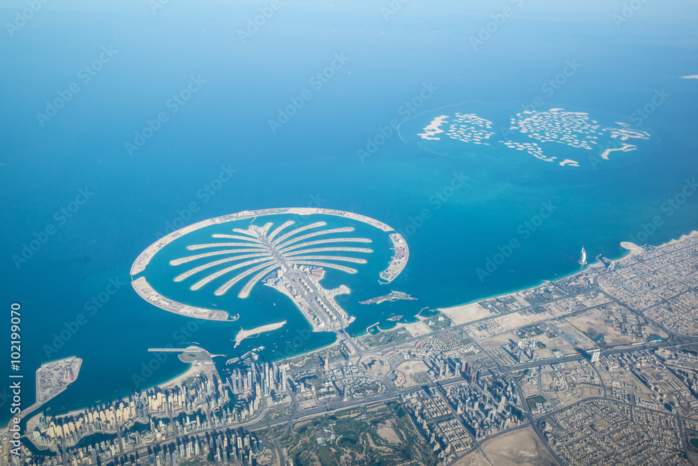Fototapeta premium Wybrzeże Dubaju - Zjednoczone Emiraty Arabskie - widok z lotu ptaka,