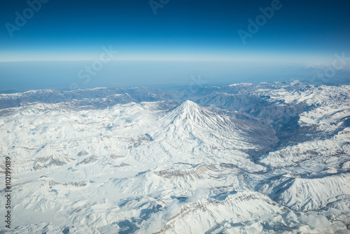 Der Berg Damāvand (Demawend) Iran, aus der Vogelperspektive