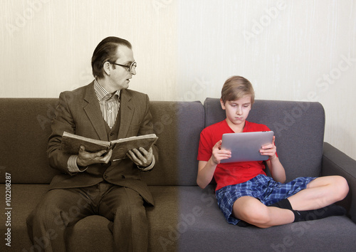 Εκτύπωση καμβά Technology gap in different generations concept