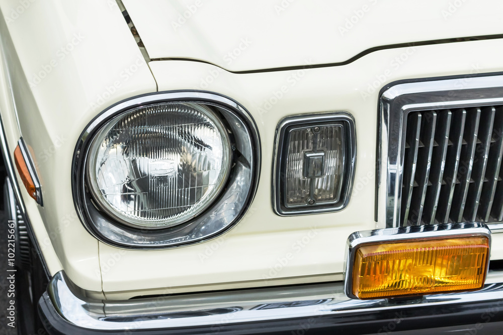古い車のヘッドライト Head lamp of the nostalgic car 古い車のヘッドライト Head lamp of the nostalgic car