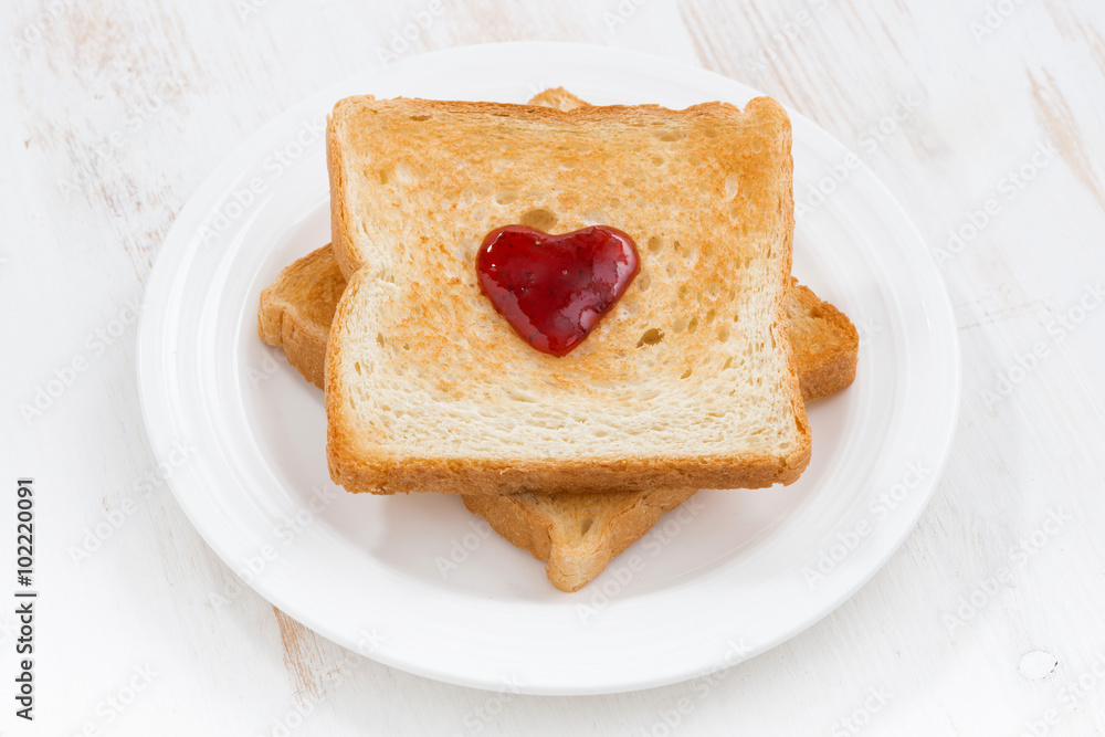 toast with jam in the shape of a heart