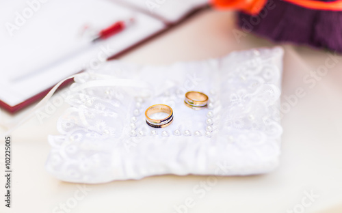 gold wedding rings 