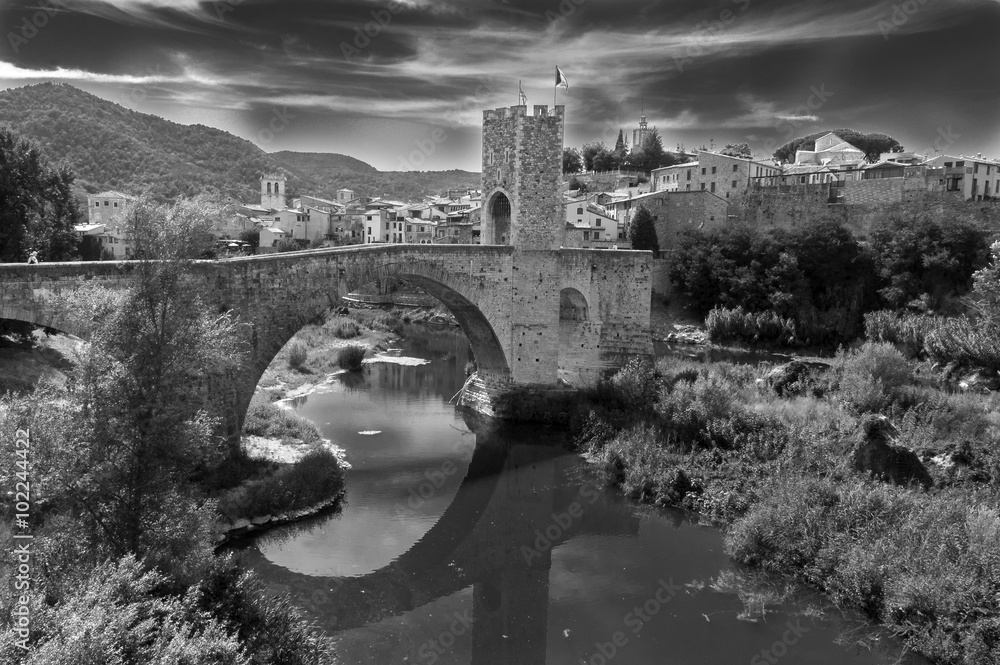 Puente Viejo de Besalú (Gerona- España)