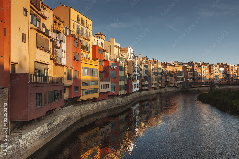 Vista de Gerona y del río Onyar (Cataluña- España)