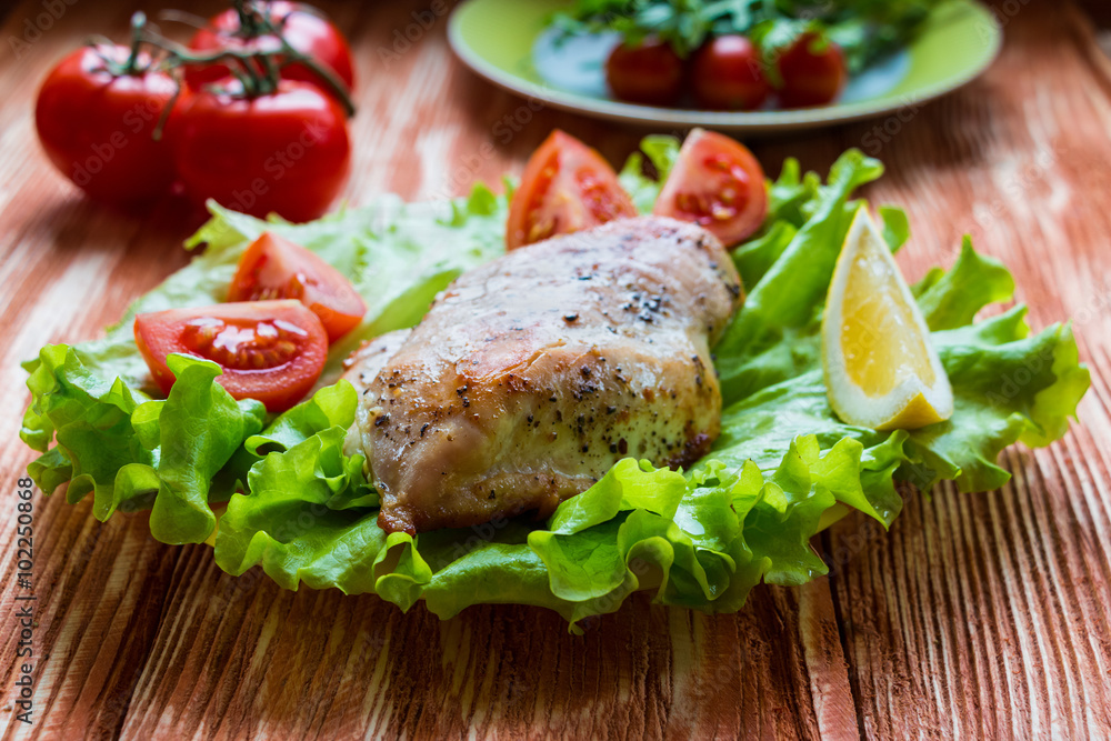Grilled chicken fillet with fresh tomatoes