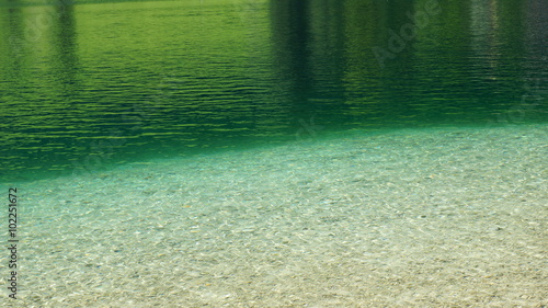 Wasser in den Seen der Alpen