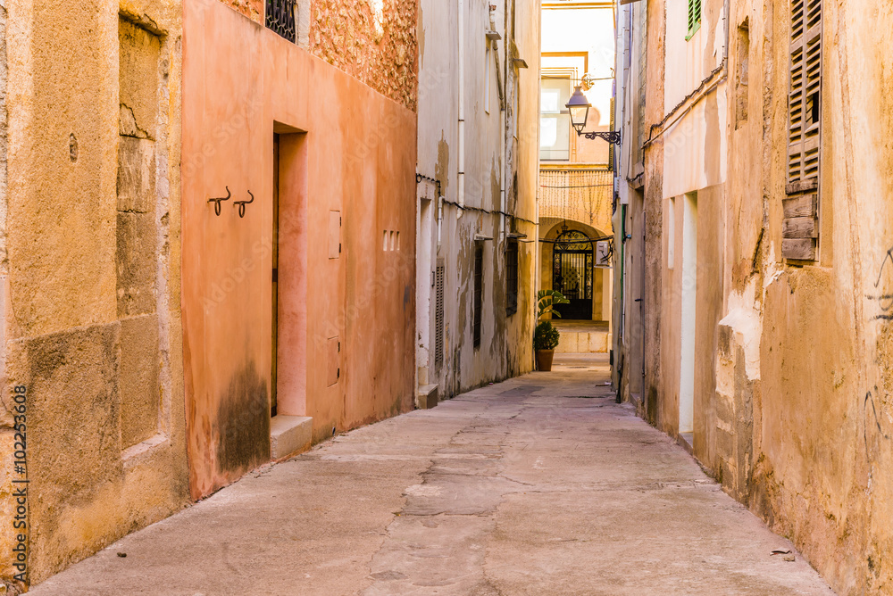 Narrow alleyway of an mediterranean old town