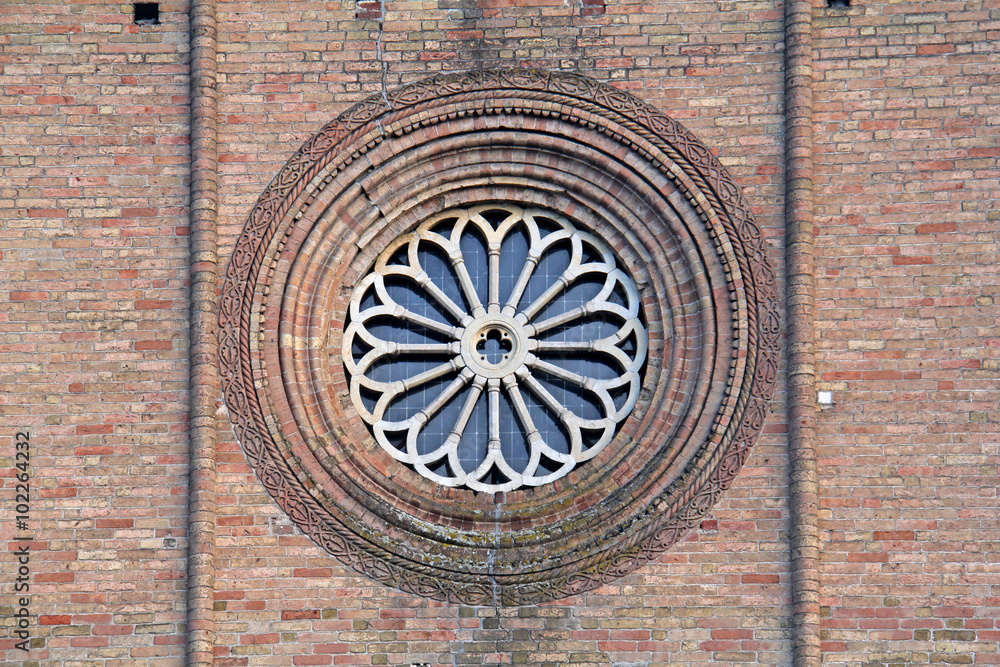 Basilica degli Apostoli o di San Bassiano, Lodi Vecchio; rosone in facciata