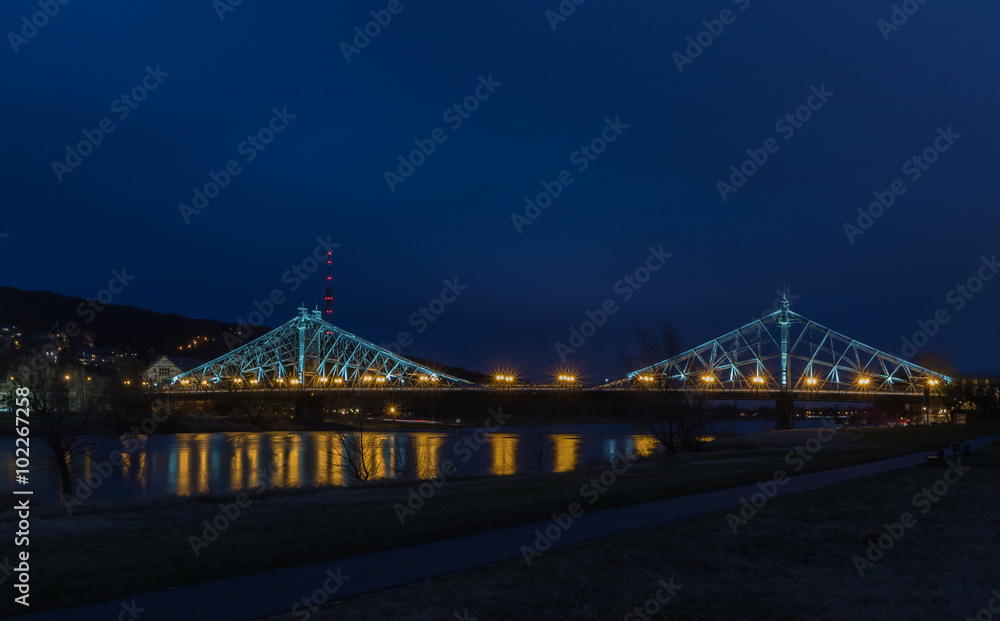 Obraz premium Blaues Wunder Dresden