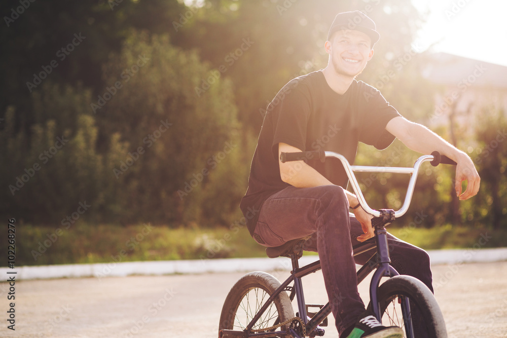 Obraz premium Young BMX bicycle rider