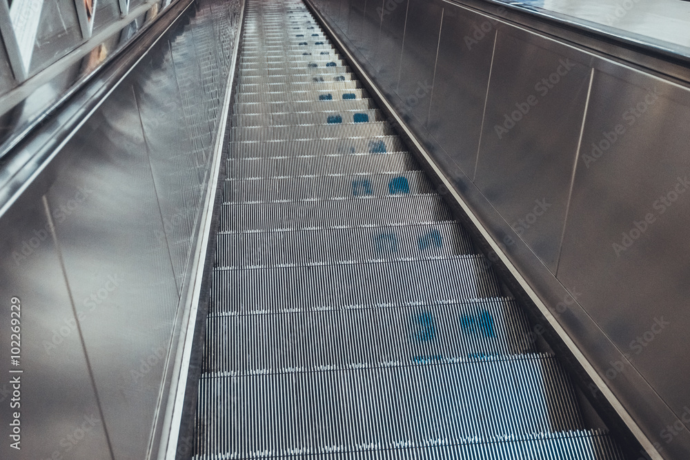 Obraz premium Interior escalator in a mall