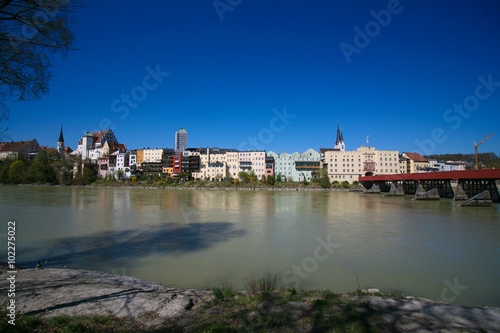 Die Schönheit des historischen Wasserburgs