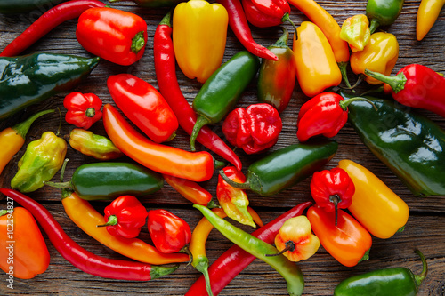 Foto Mexican hot chili peppers colorful mix