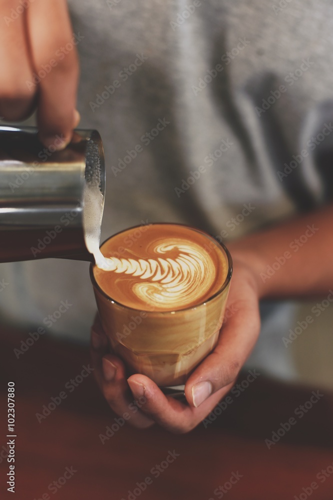 how to make coffee latte art in vintage color tone