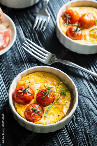 Omelette with cherry tomatoes and pancetta