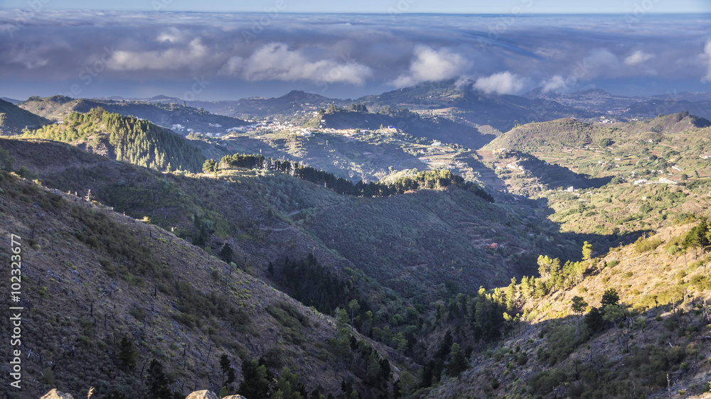 Obraz premium Über den Wolken und Gipfeln von Gran Canaria
