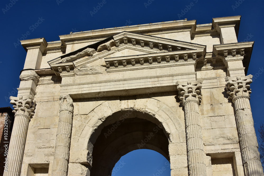 Upper part of Arco dei Gavi