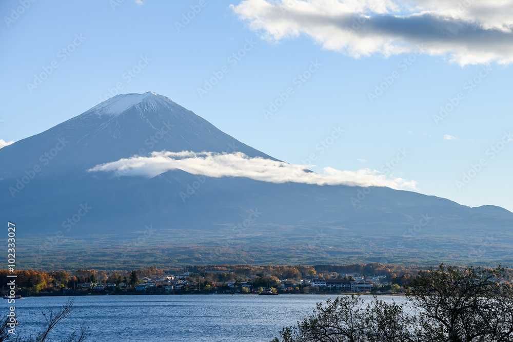 Fototapeta premium Mount Fuji at Lake Kawaguchi, Japan