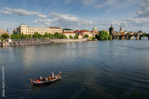 Un bateau sur la Vltava