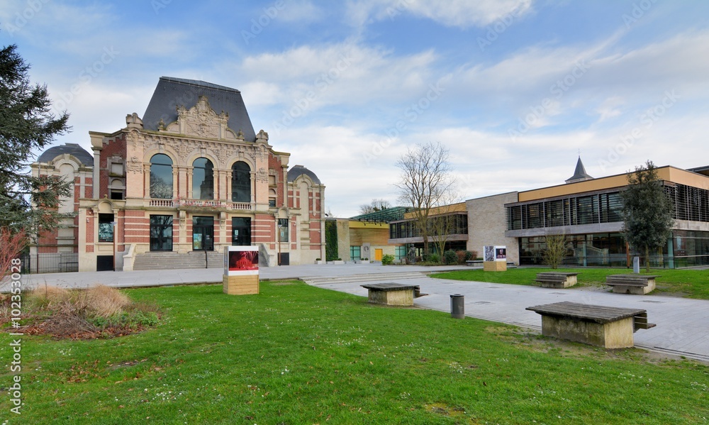 Le théatre et la médiathèque de Saint-Amand-les-Eaux. Nord