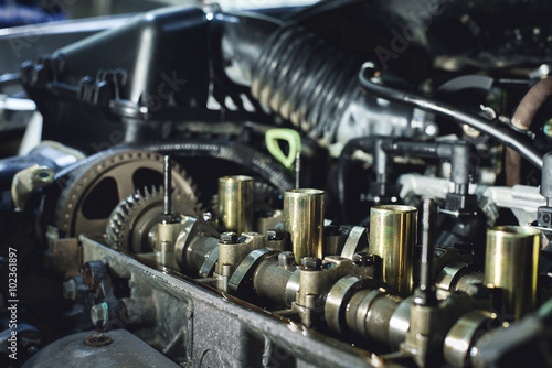 Internal combustion engine with a shallow depth of field