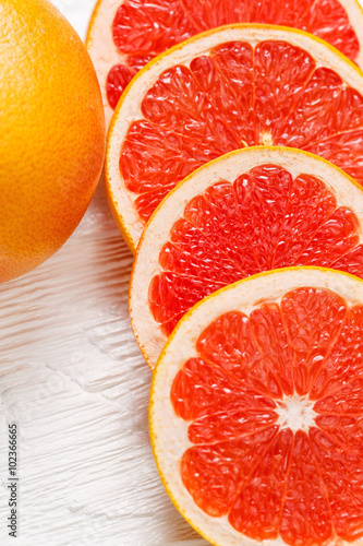 Grapefruit and slices