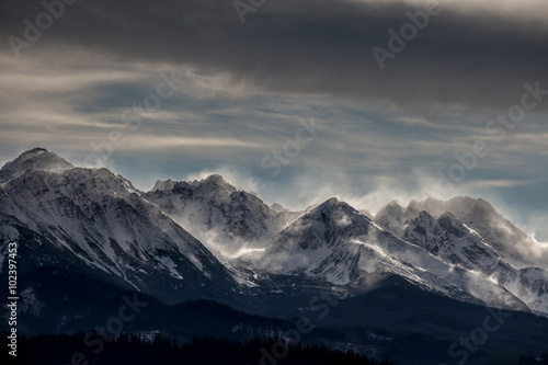 Fototapeta Naklejka Na Ścianę i Meble -  Halny w Tatrach