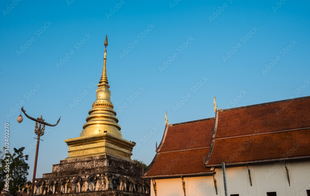 Fototapeta premium Golden pagoda